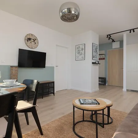 Celownicza With Parking By Renters *