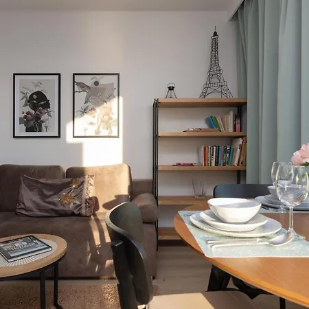 Apartment Celownicza With Parking By Renters *
