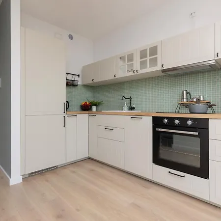 Celownicza With Parking By Renters Apartment